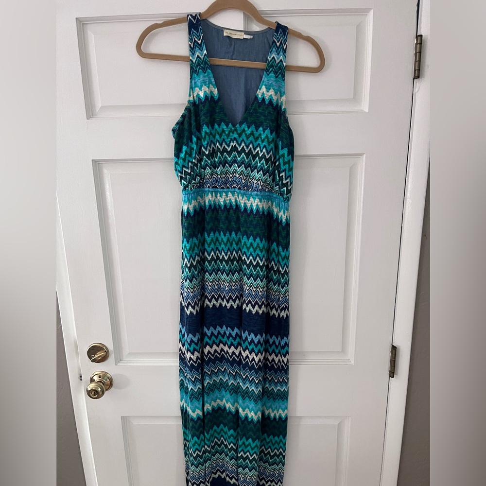 Elegant Blue Chevron Maxi Dress
